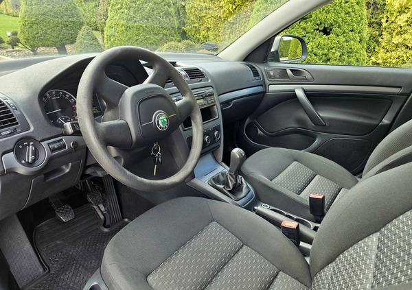 Skoda Octavia cena 25900 przebieg: 259000, rok produkcji 2012 z Radłów małe 781
